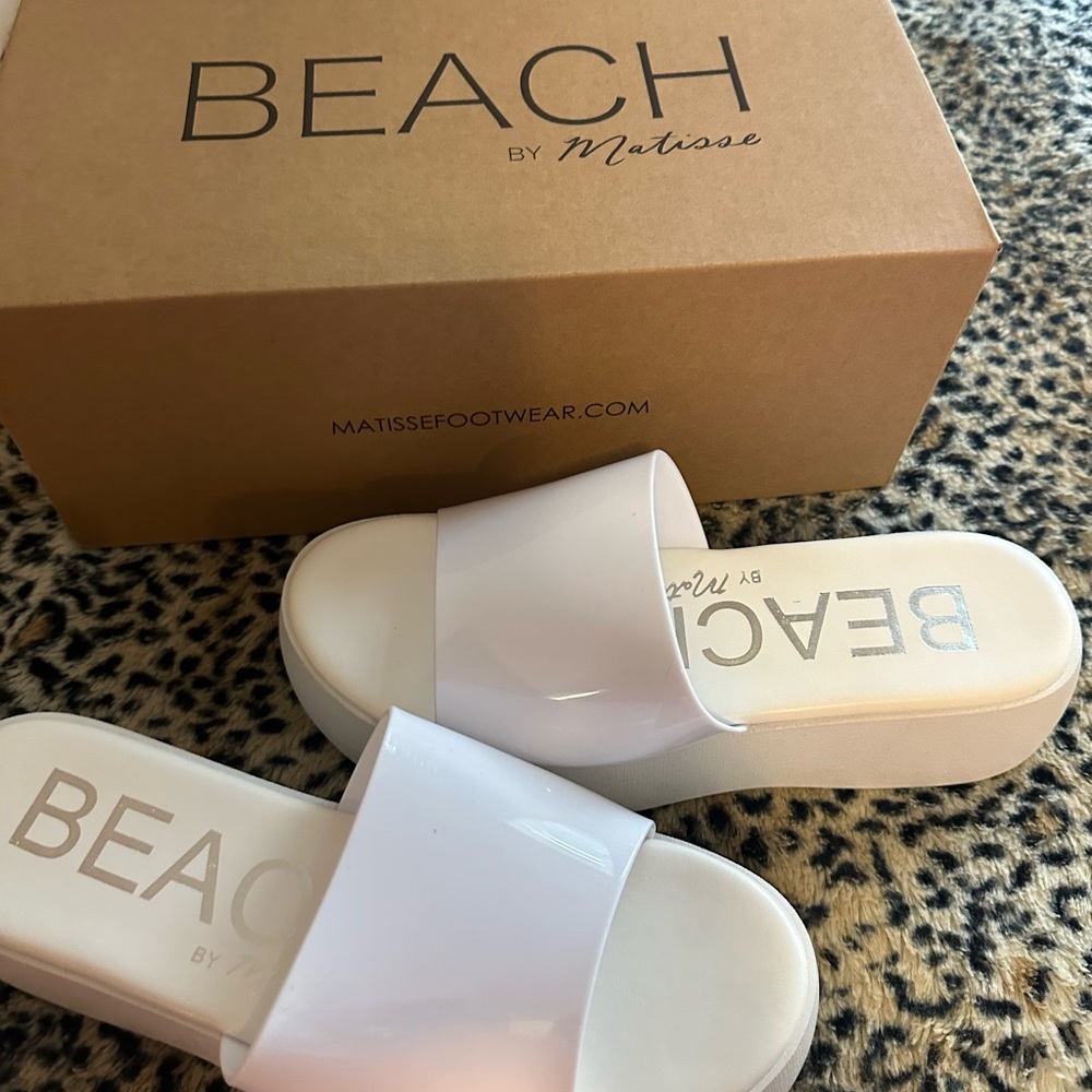 Matisse BEACH white sandal size 8